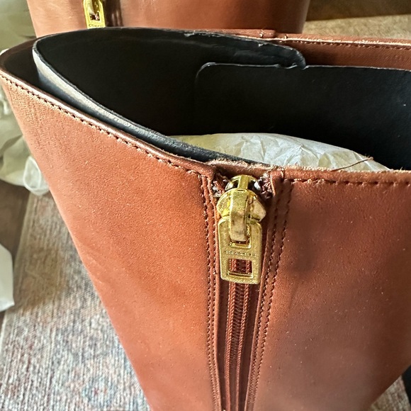 Coach Essex Semi Matte Calf Dark Saddle EUC with Box Size 6.5M - Picture 11 of 16